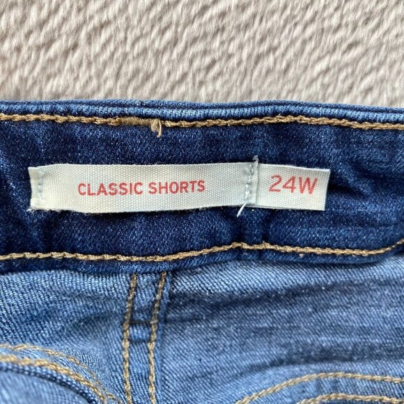 Levis Womens Classic Denim Shorts Size 24W Cotton & Viscose Blend Dark Blue - Picture 3 of 14